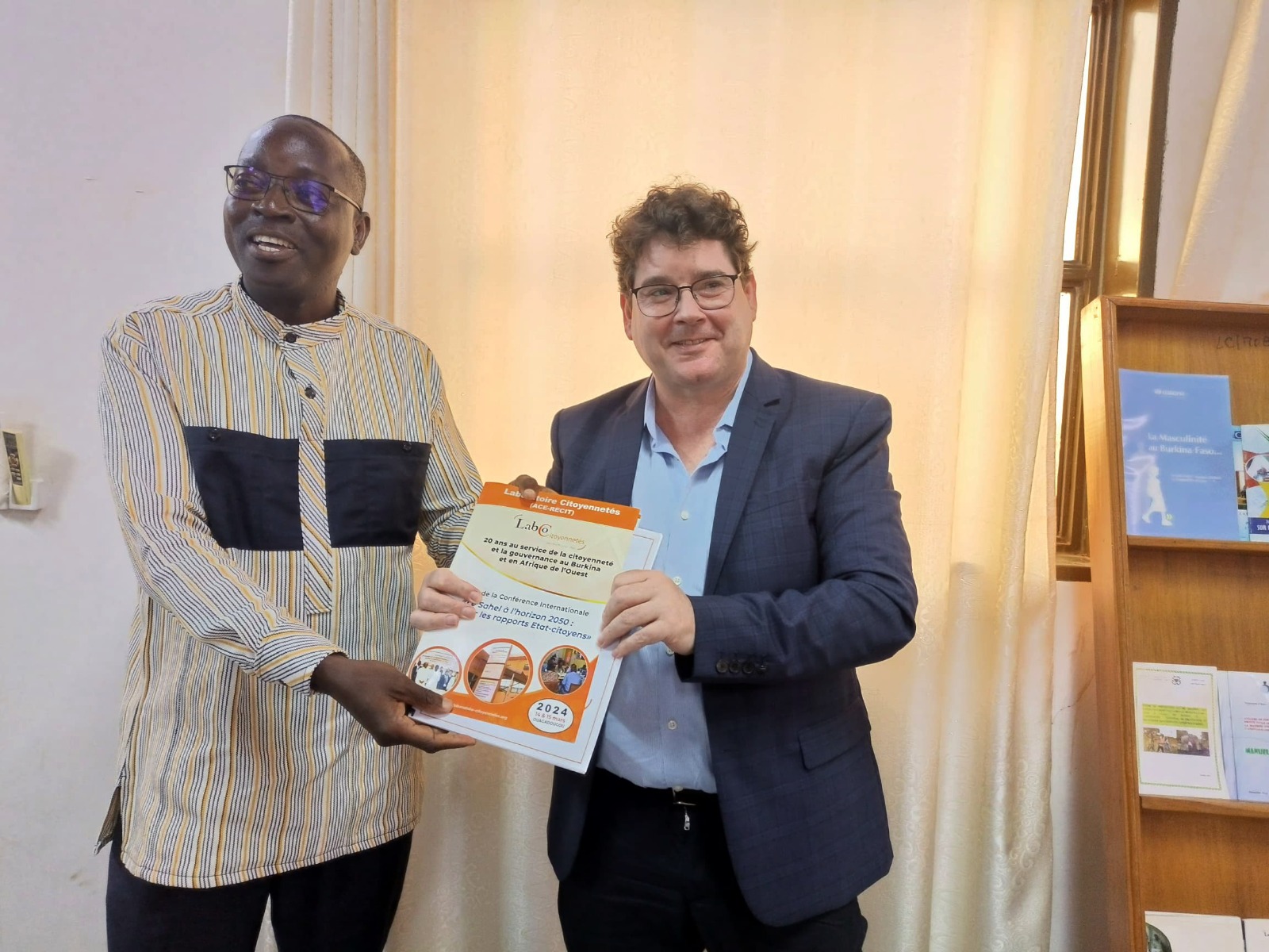 Burkina : Marcel STOESSEL de la Coopération suisse en visite au Laboratoire Citoyennetés